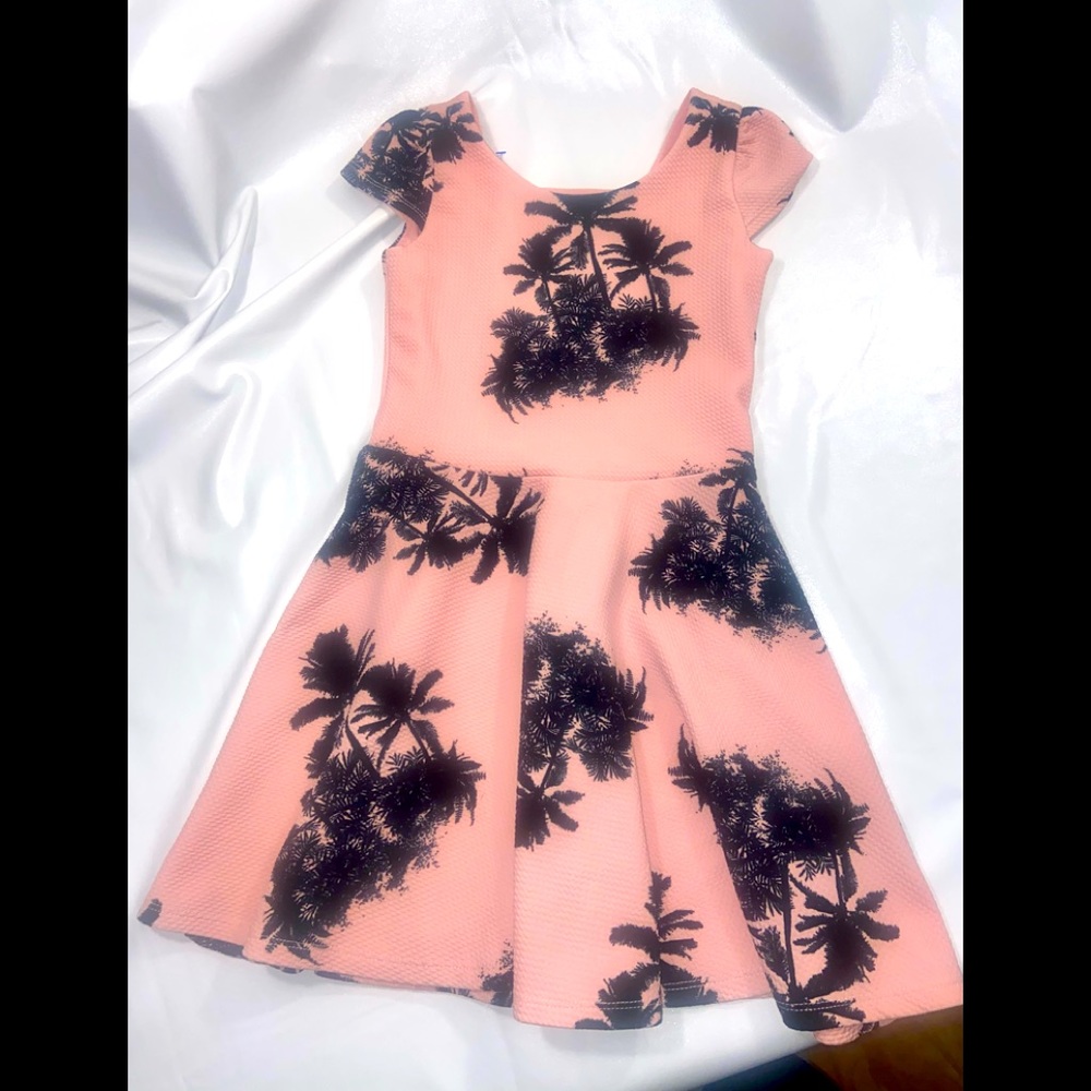 Beautiful little girls size 7 pink with black palm trees dress